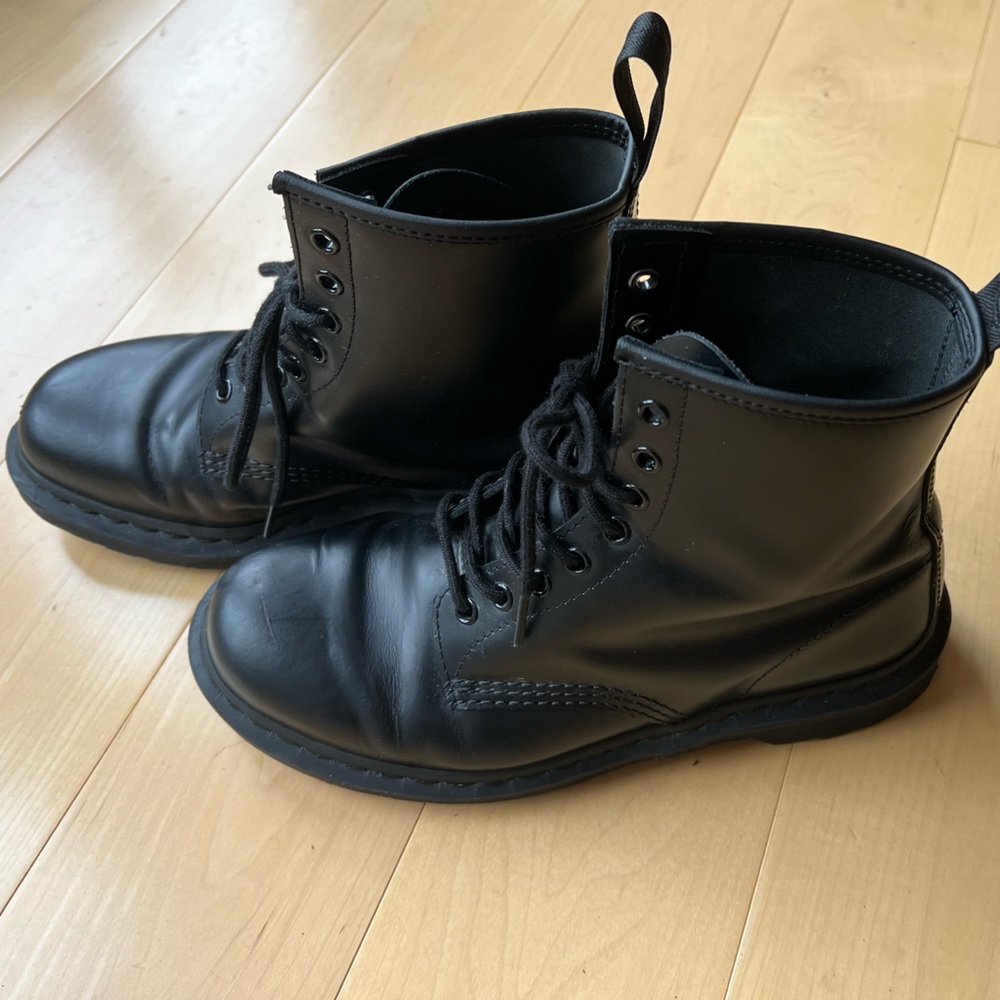 Dr Martens 1460 Mono 8 eye boot. Womens size 10. Used.